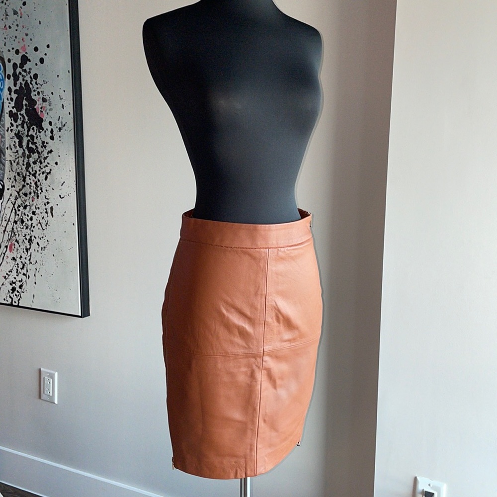 Beautiful Trina Turk Leather Skirt Sz 0